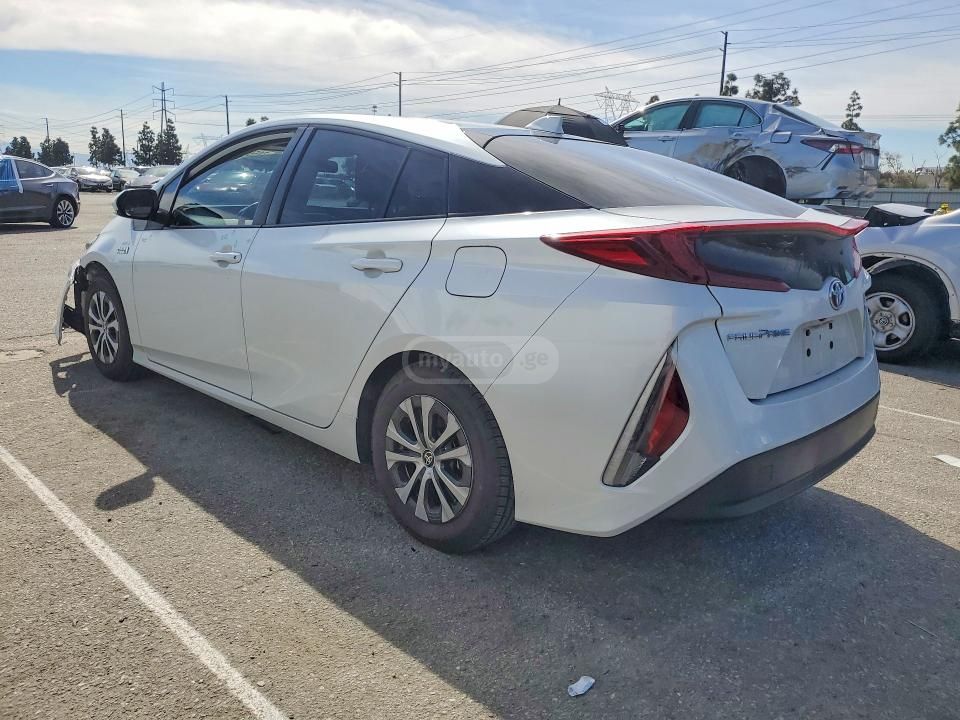 Toyota Prius Prime - фото 2