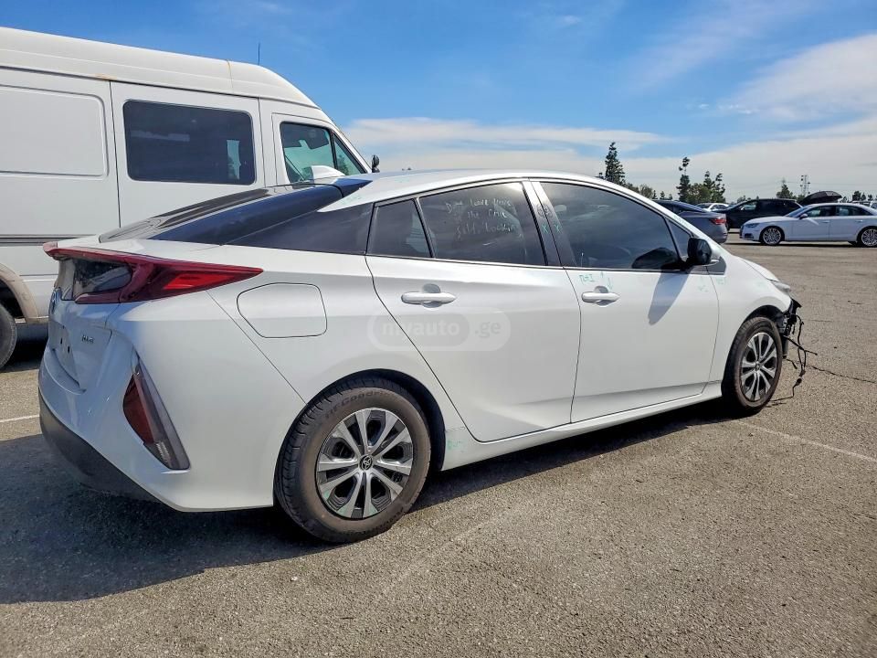 Toyota Prius Prime - фото 4