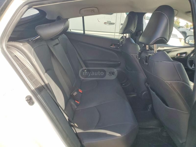 Toyota Prius Prime - фото 6