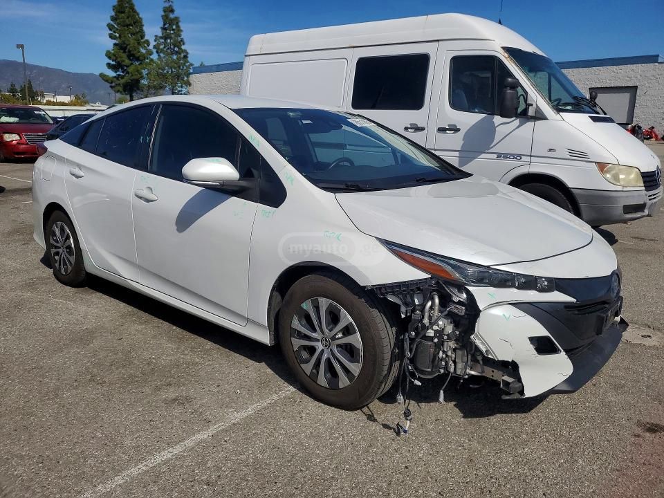 Toyota Prius Prime - фото 8