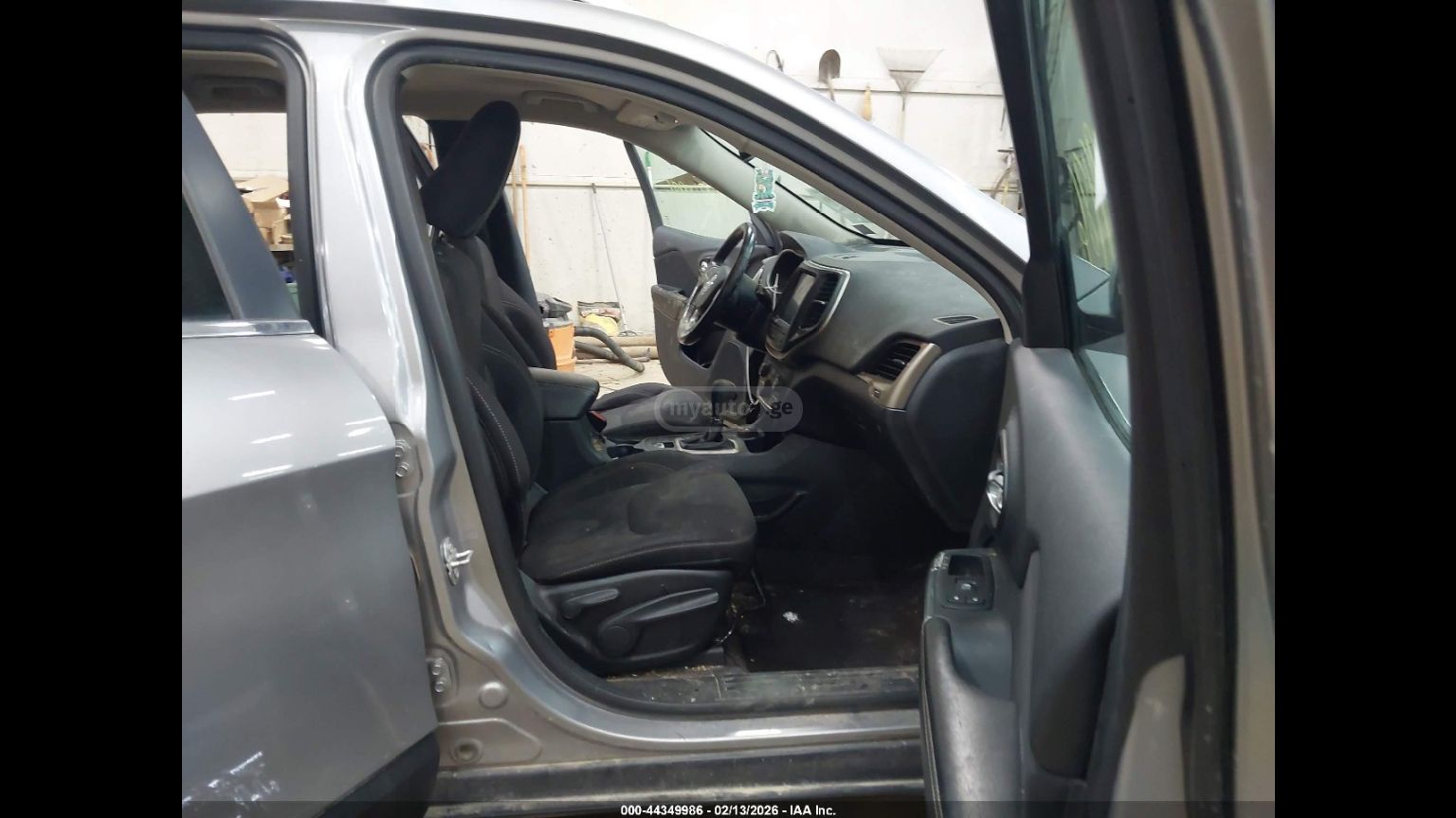 Jeep Cherokee - фото 11