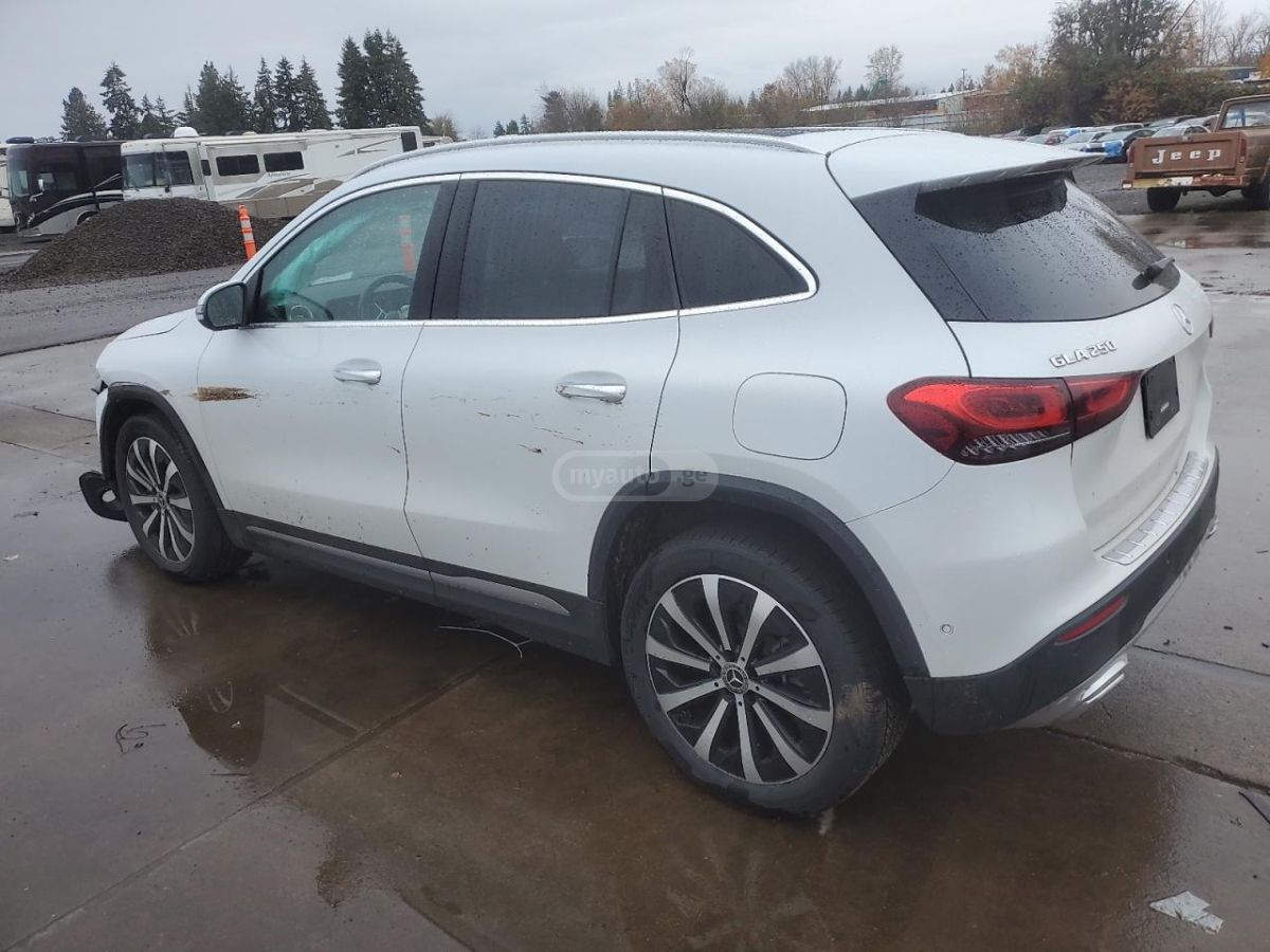 Mercedes-Benz GLA 250 - фото 2