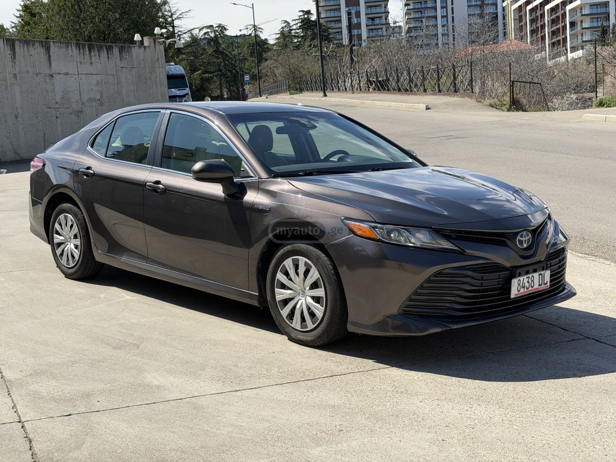 Toyota Camry - фото 2