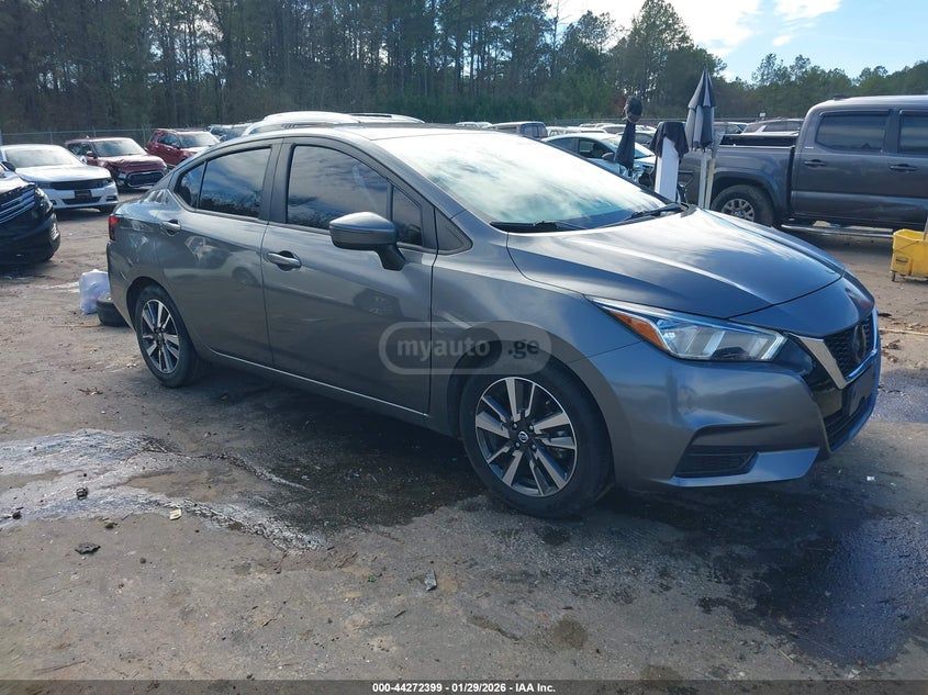 Nissan Versa - фото 1