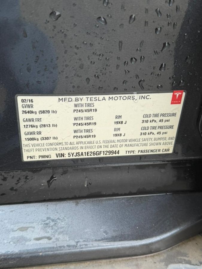 Tesla Model S - фото 6