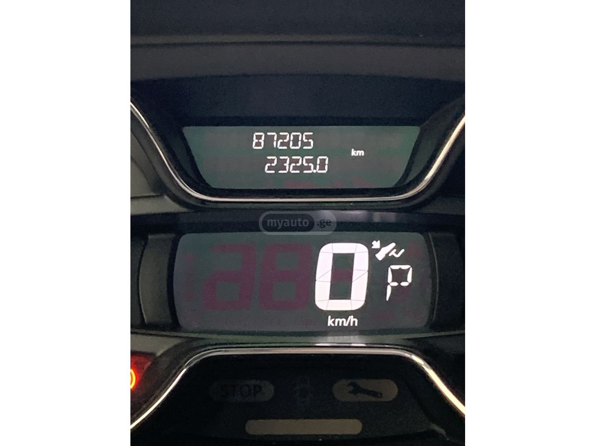 Renault Captur - фото 10