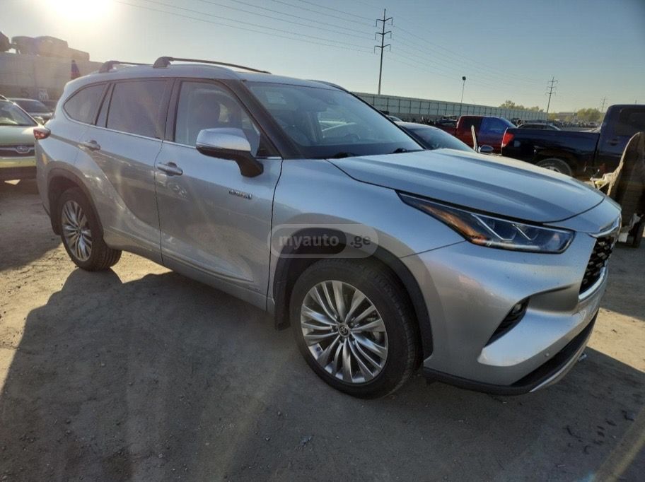 Toyota Highlander - фото 1