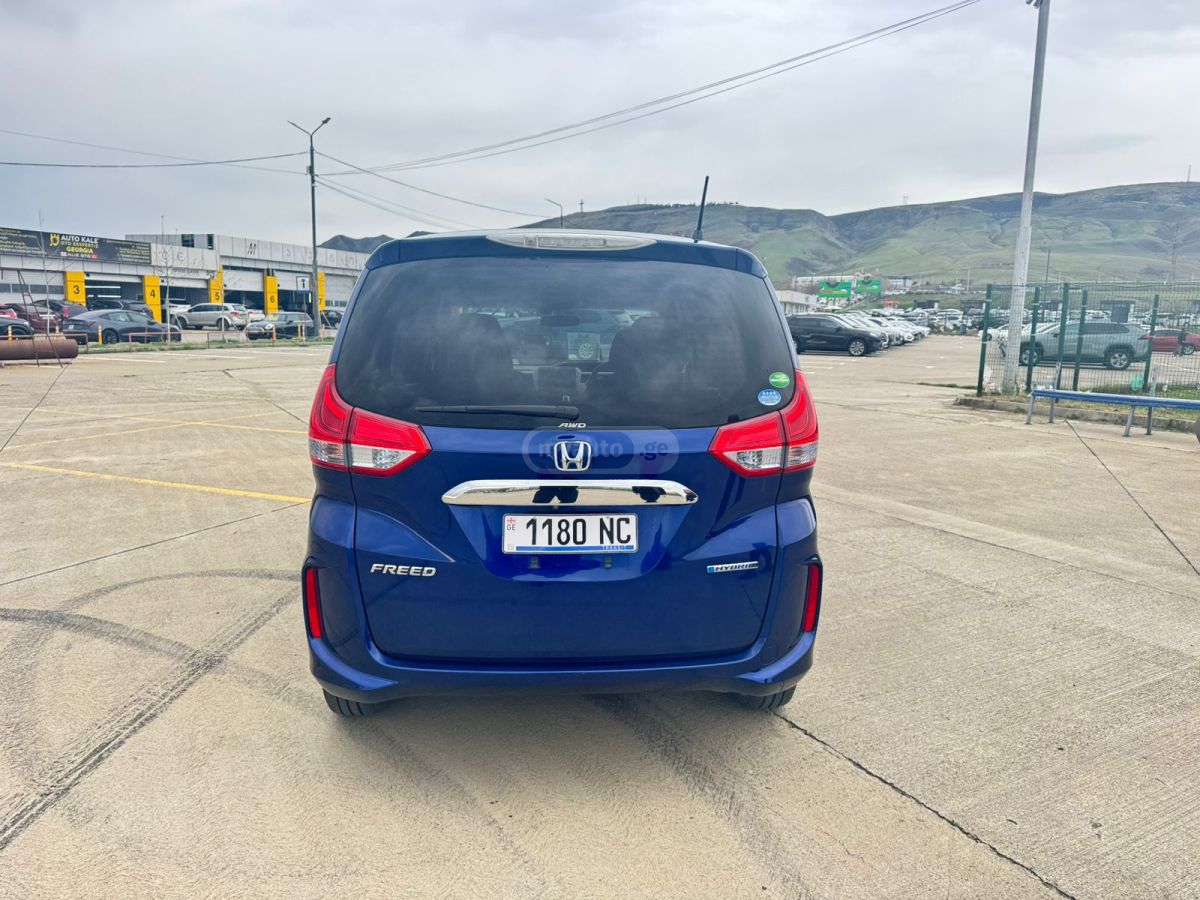 Honda Freed - фото 4