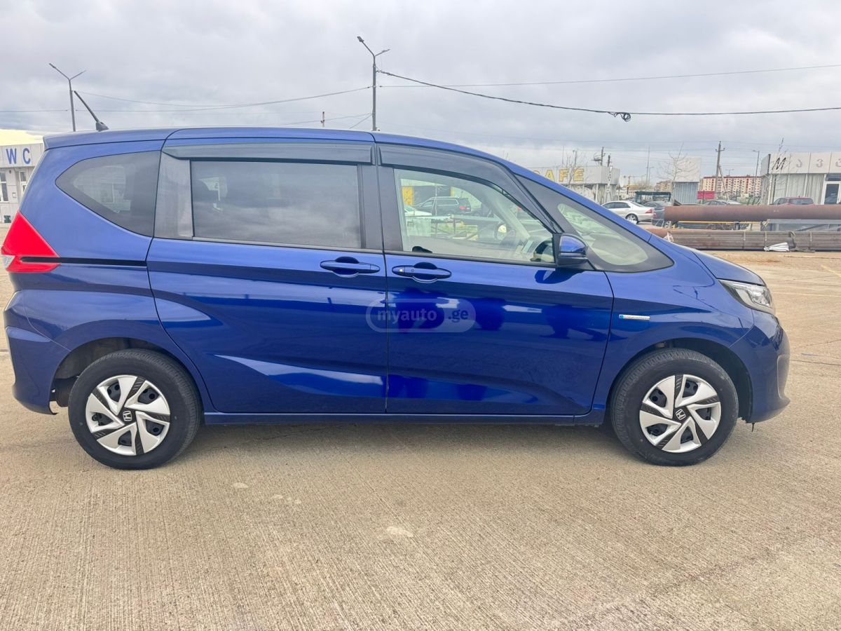 Honda Freed - фото 6