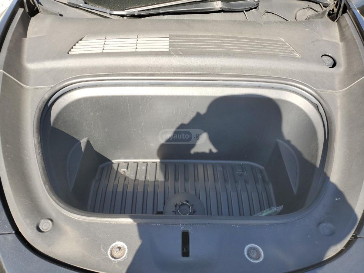 Tesla Model Y - фото 10