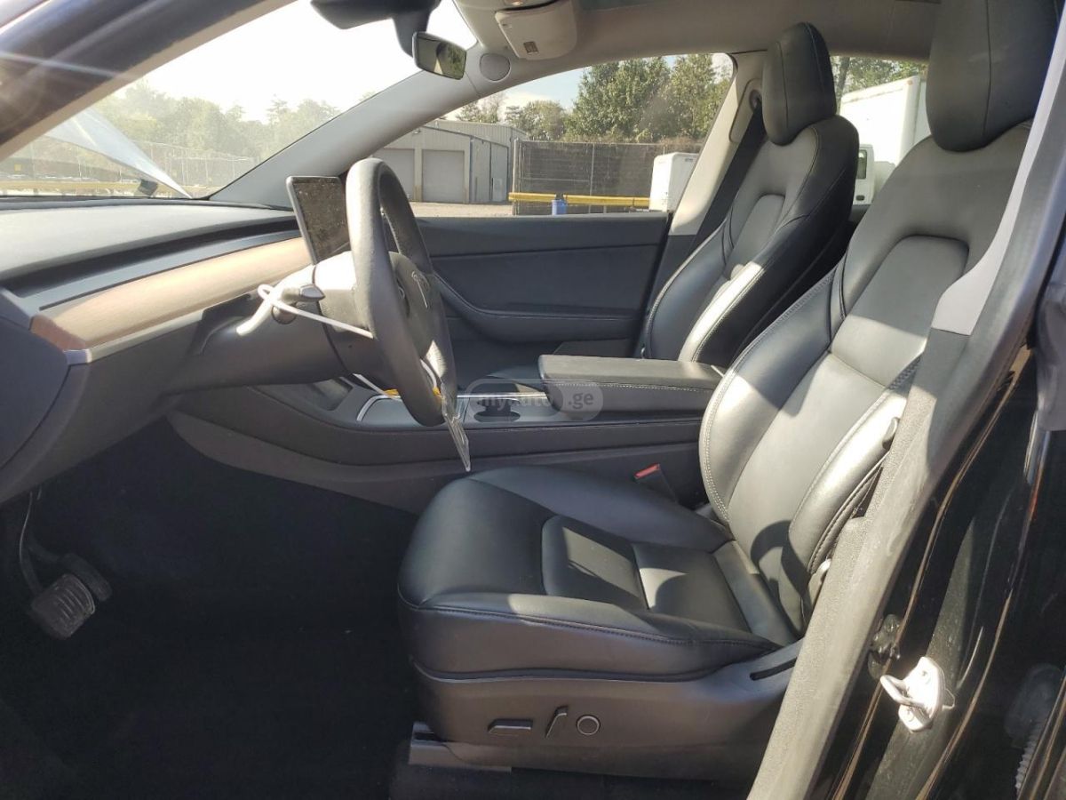 Tesla Model Y - фото 8