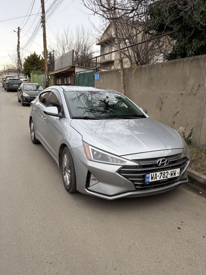 Hyundai Elantra - фото 1