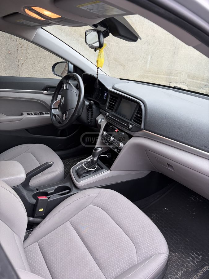 Hyundai Elantra - фото 6