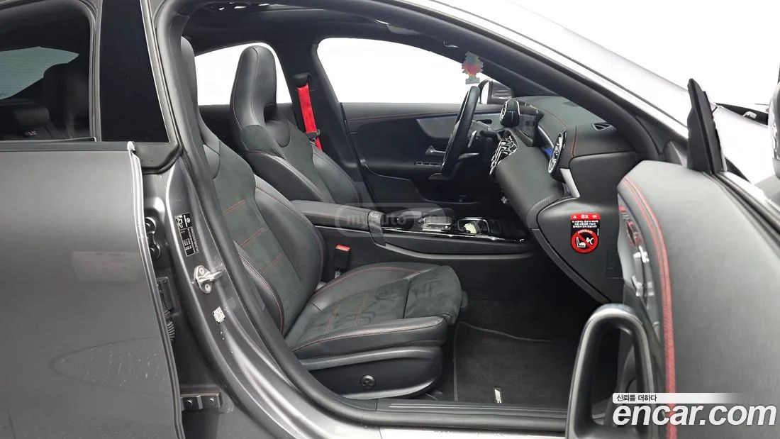 Mercedes-Benz CLA 35 AMG 2023 — миниатюра 11