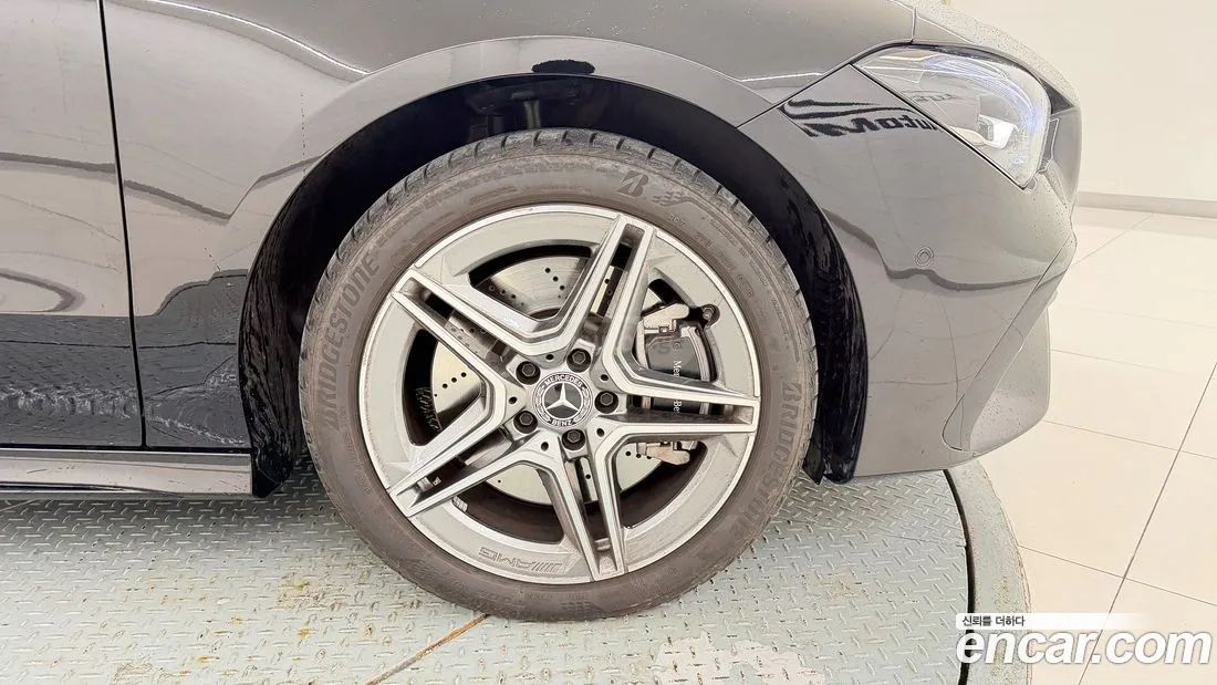 Mercedes-Benz CLA 35 AMG 2025 — миниатюра 9