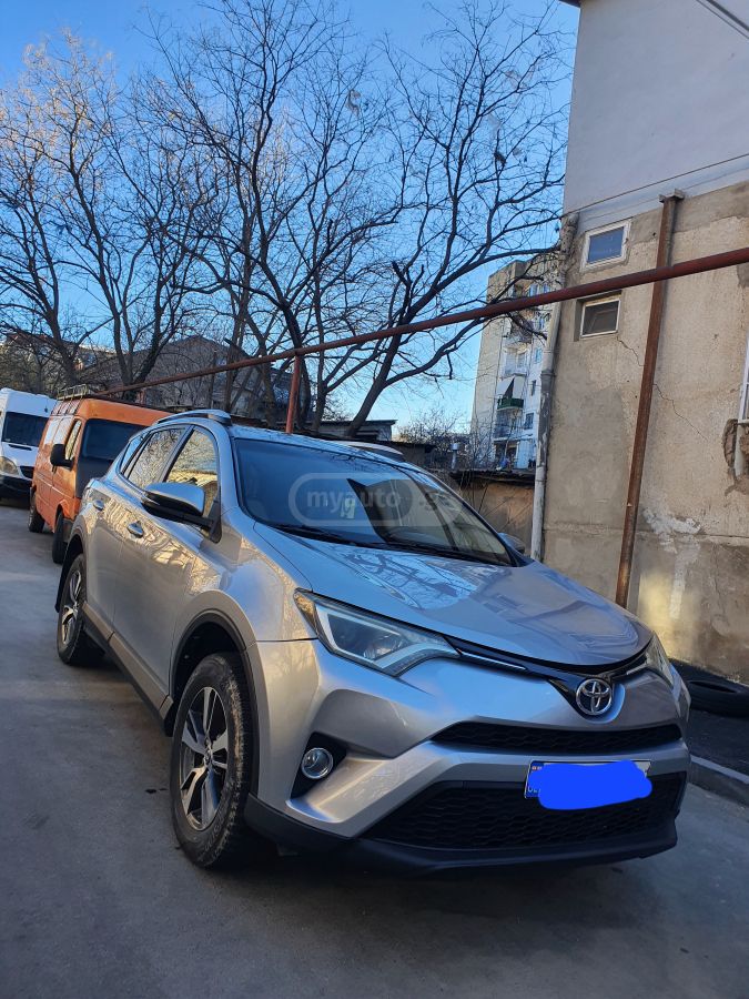 Toyota RAV 4 - фото 1