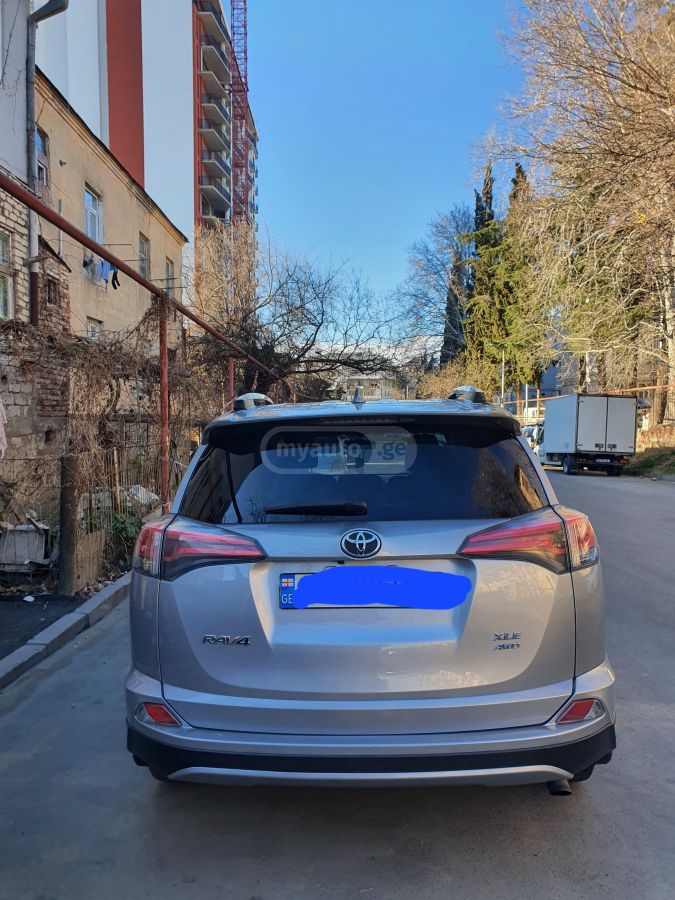 Toyota RAV 4 - фото 5