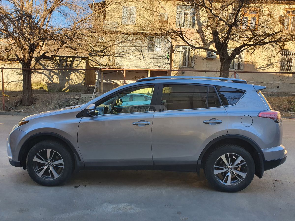 Toyota RAV 4 - фото 7