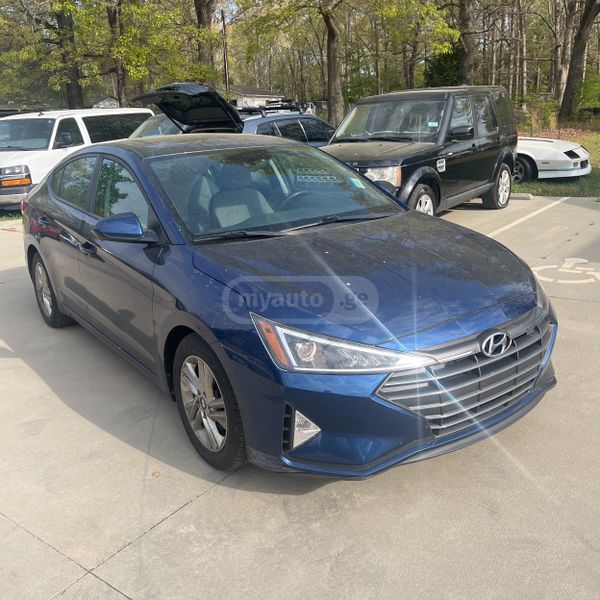 Hyundai Elantra - фото 1