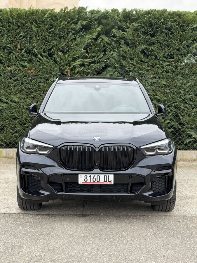 BMW X5 - фото 1