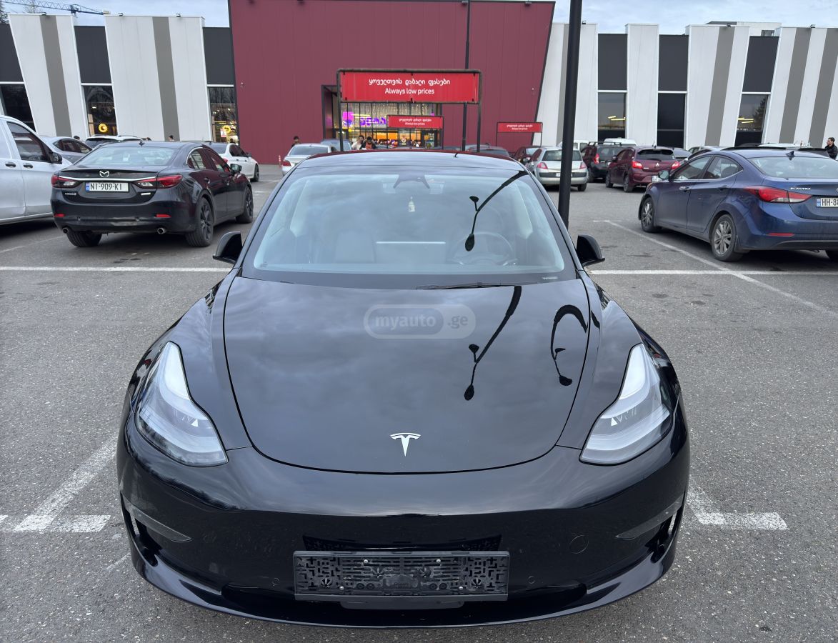 Tesla Model 3 - фото 1