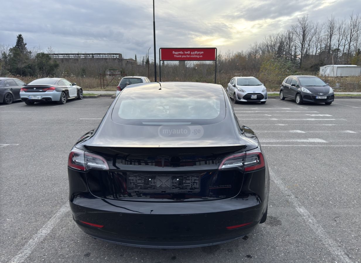 Tesla Model 3 - фото 4