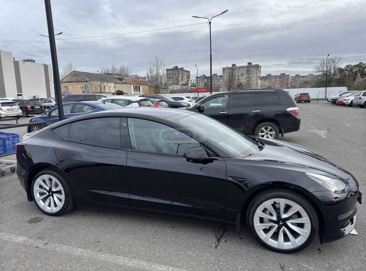 Tesla Model 3 - фото 6