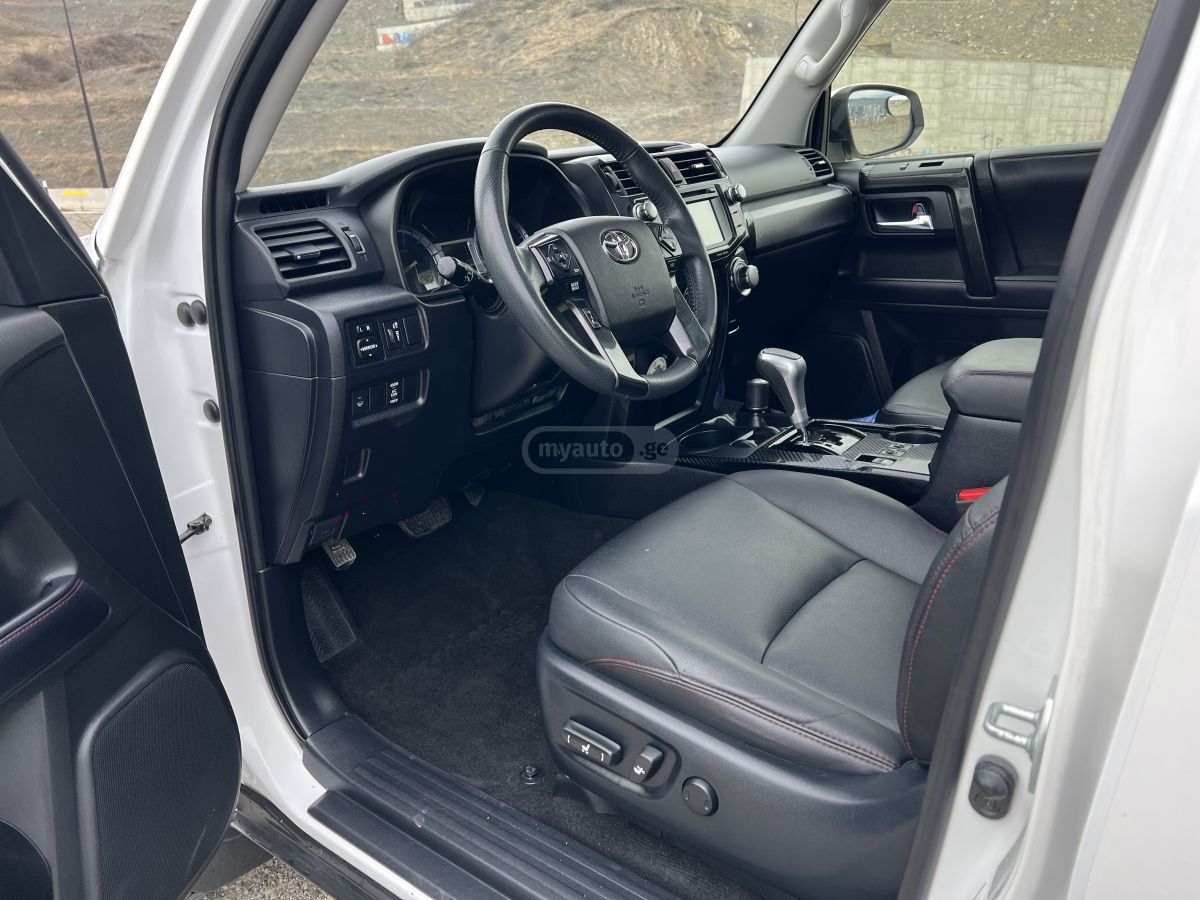 Toyota 4 Runner - фото 11
