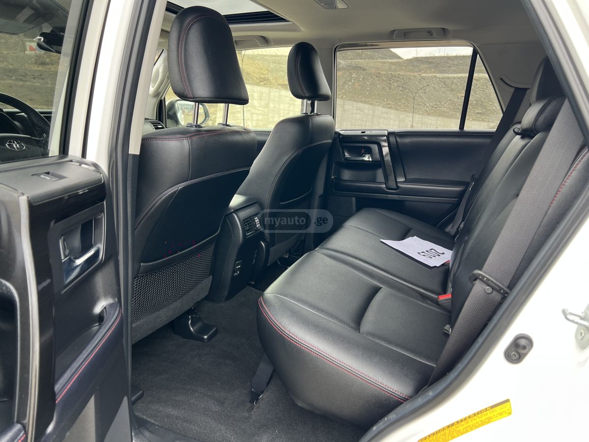 Toyota 4 Runner - фото 13