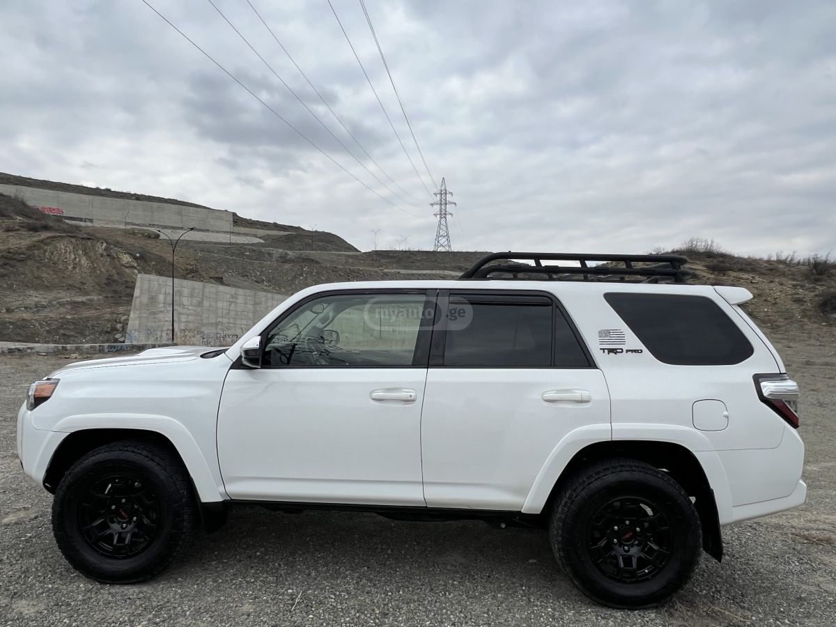 Toyota 4 Runner - фото 5