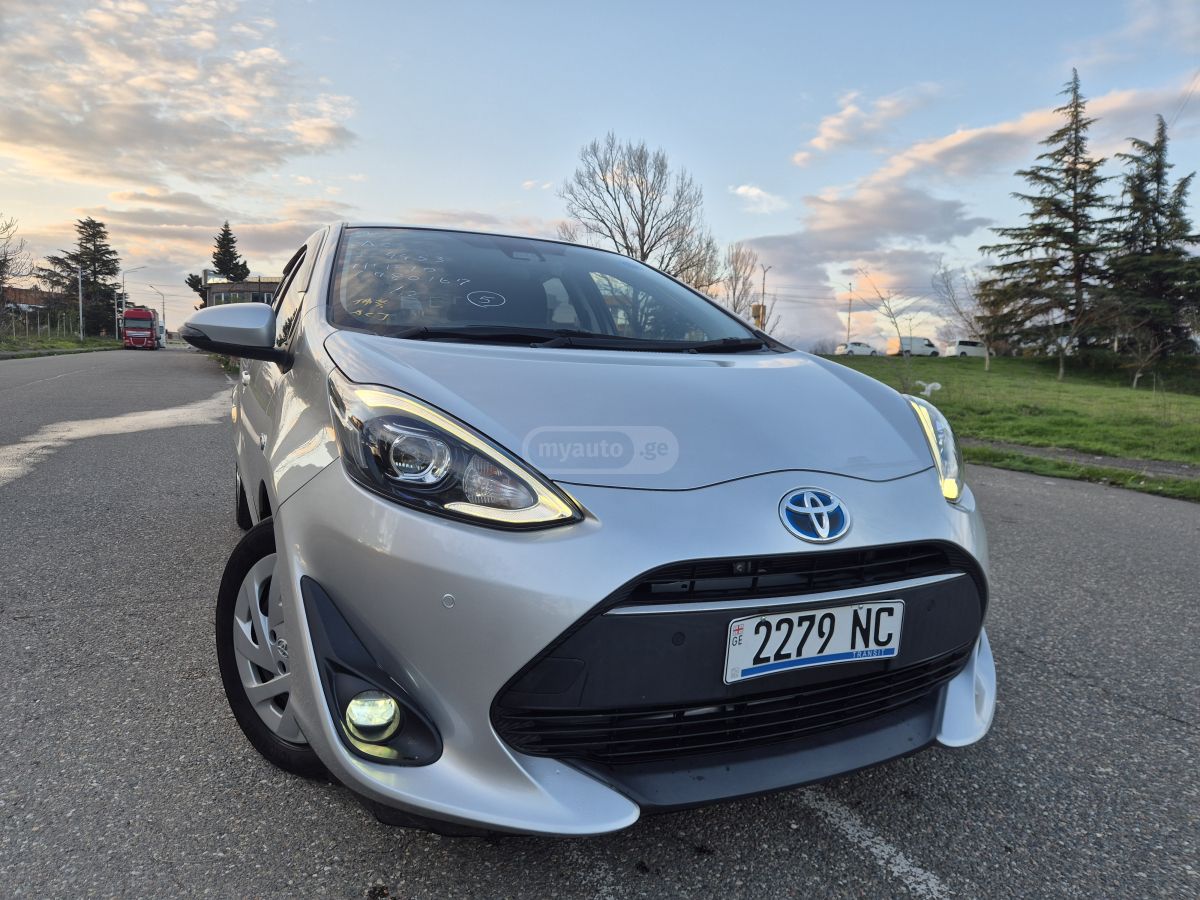 Toyota Aqua - фото 1