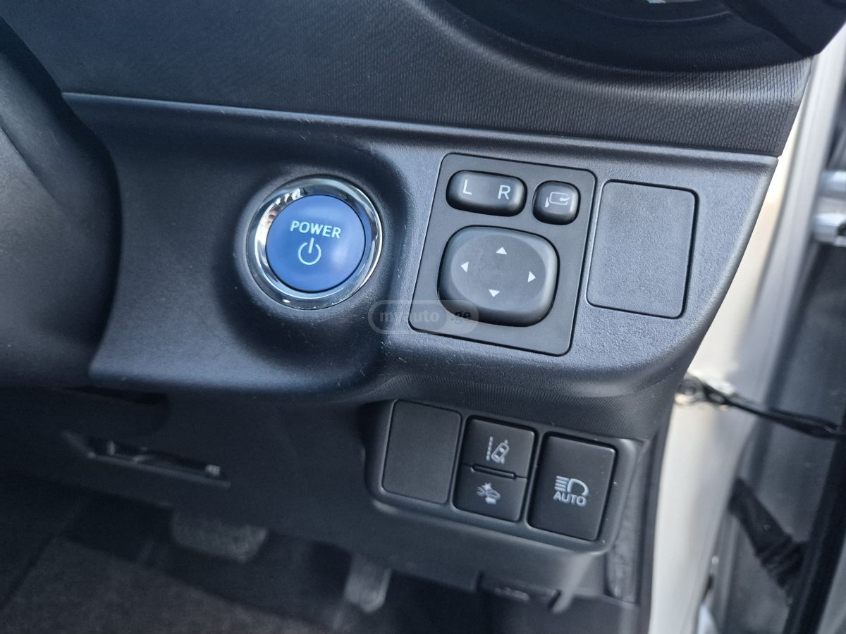 Toyota Aqua - фото 11