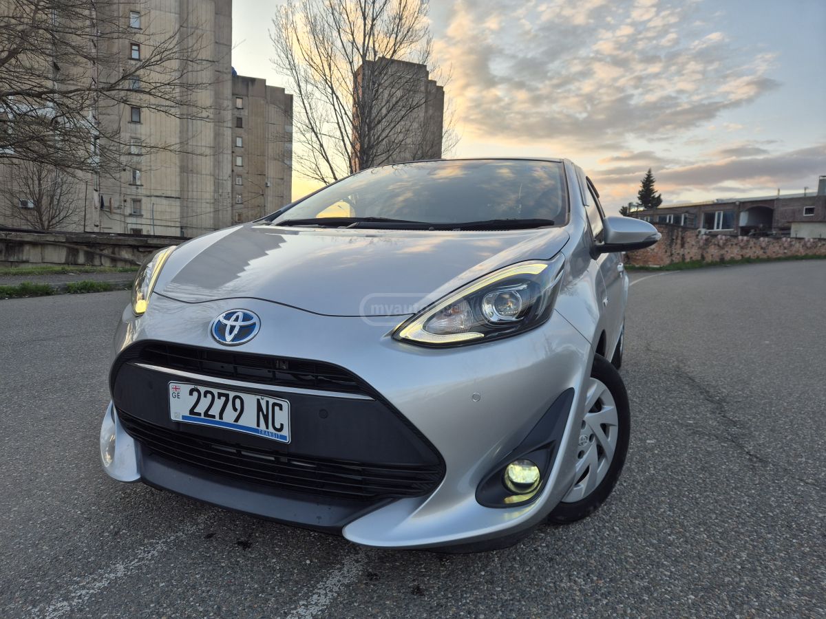 Toyota Aqua - фото 2