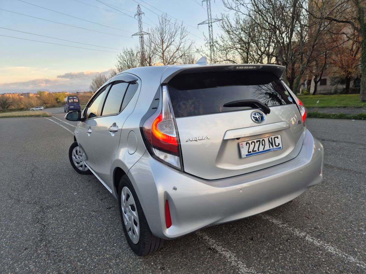 Toyota Aqua - фото 3