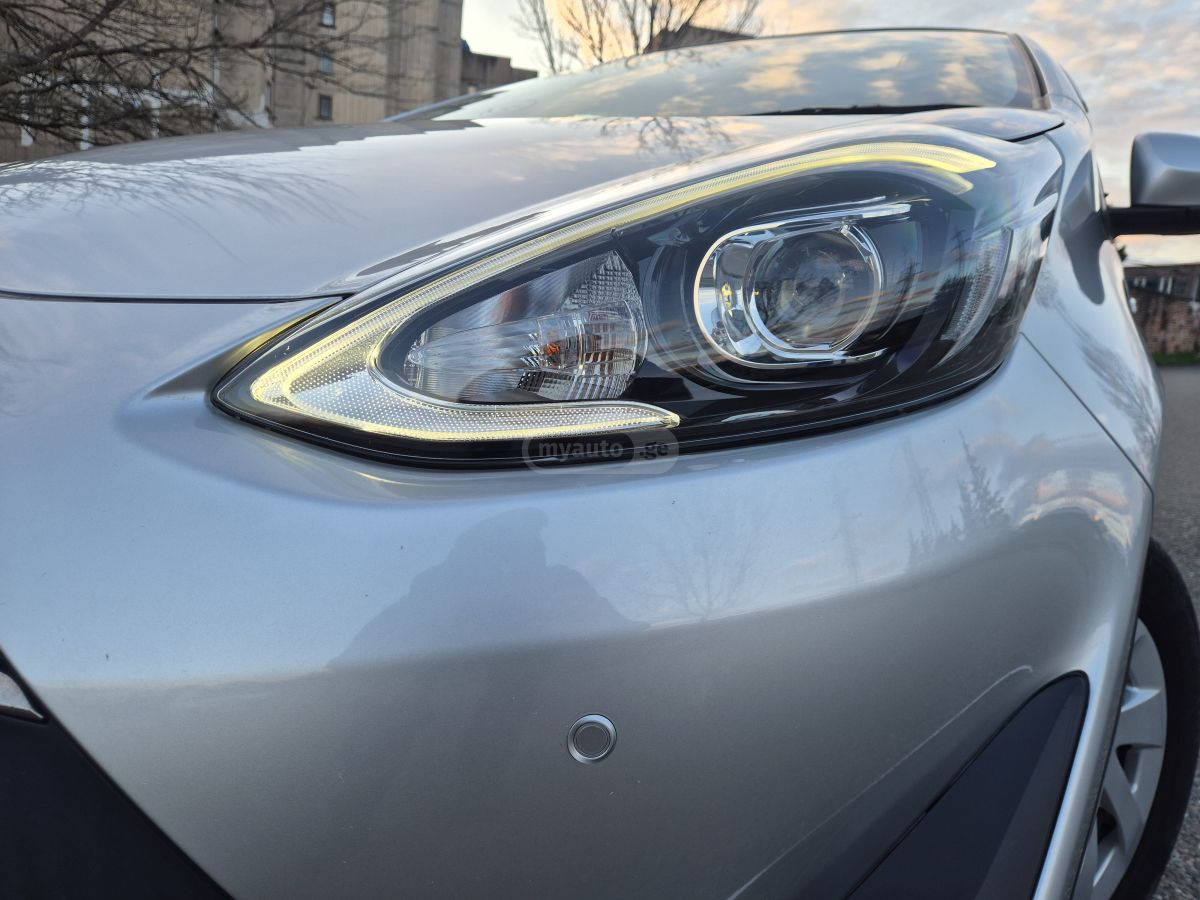 Toyota Aqua - фото 7