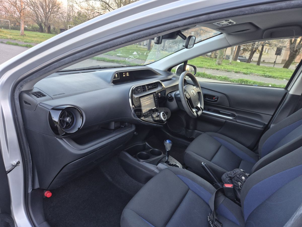 Toyota Aqua - фото 8