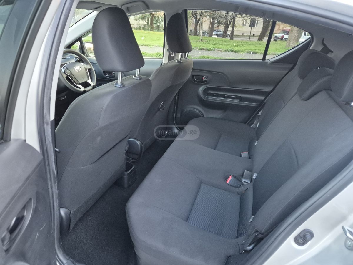 Toyota Aqua - фото 9