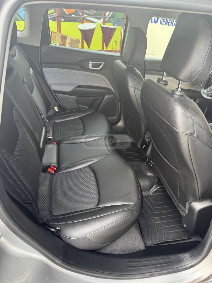 Jeep Latitude 4dr 4x4 Automatic — миниатюра 11