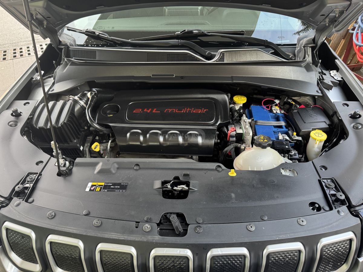 Jeep Latitude 4dr 4x4 Automatic — миниатюра 13