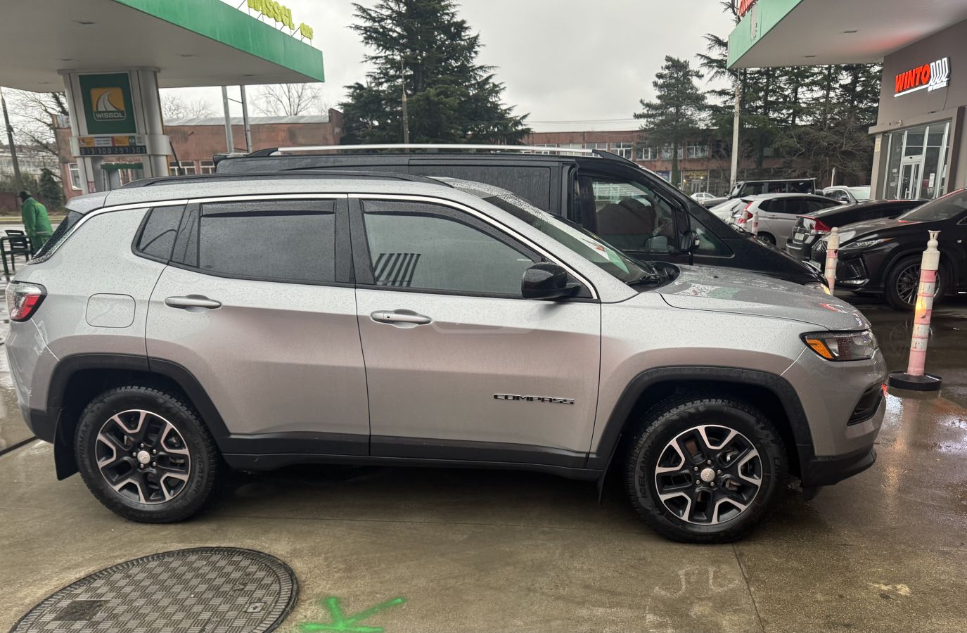 Jeep Latitude 4dr 4x4 Automatic — миниатюра 3