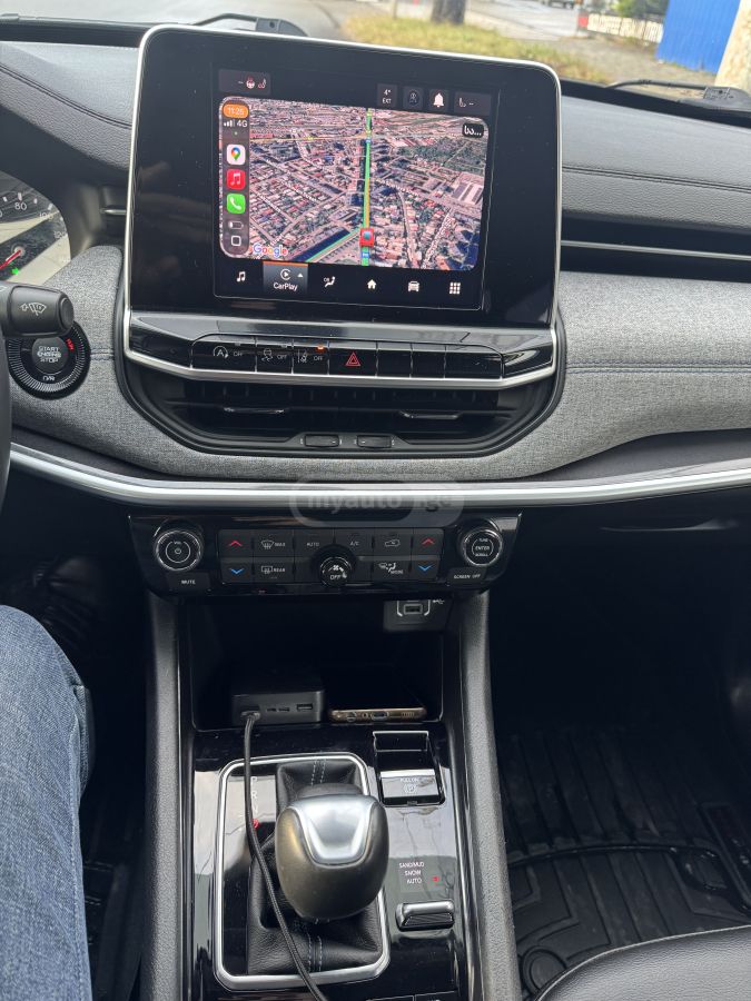 Jeep Latitude 4dr 4x4 Automatic — миниатюра 9