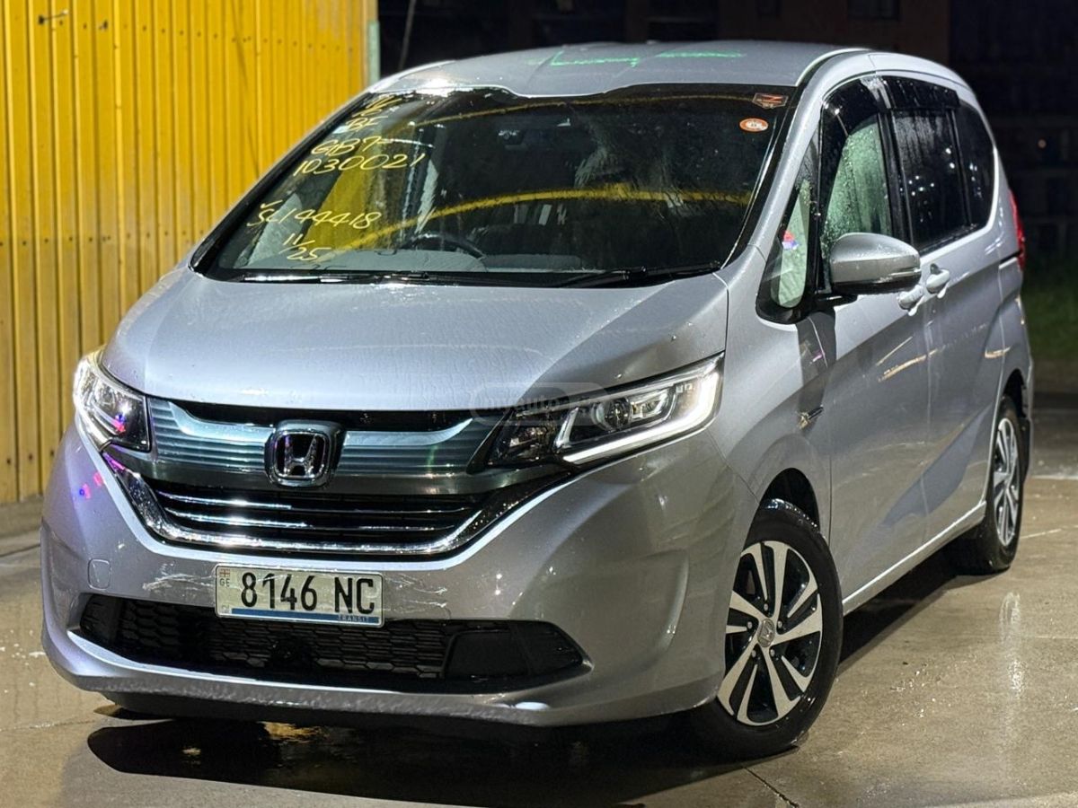 Honda Freed - фото 1