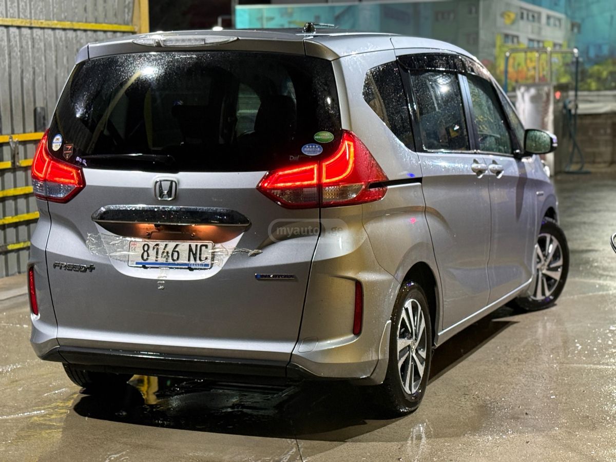 Honda Freed - фото 3