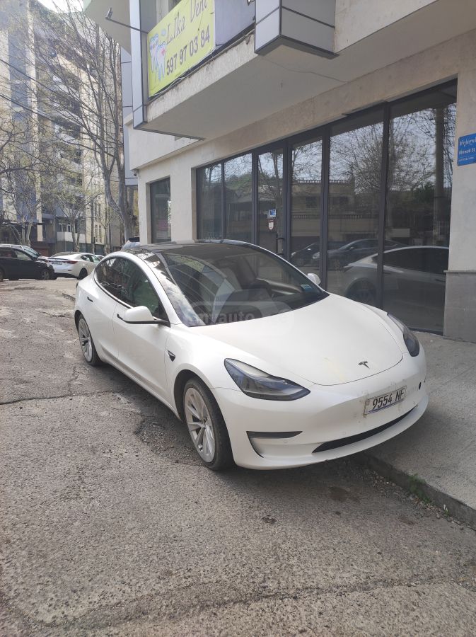 Tesla Model 3 - фото 2