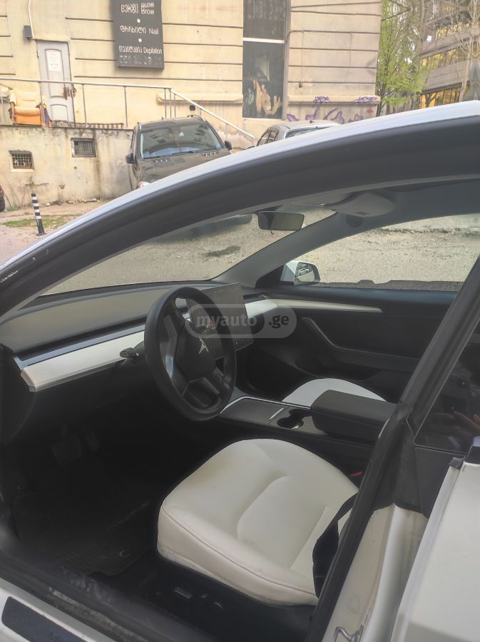 Tesla Model 3 - фото 4