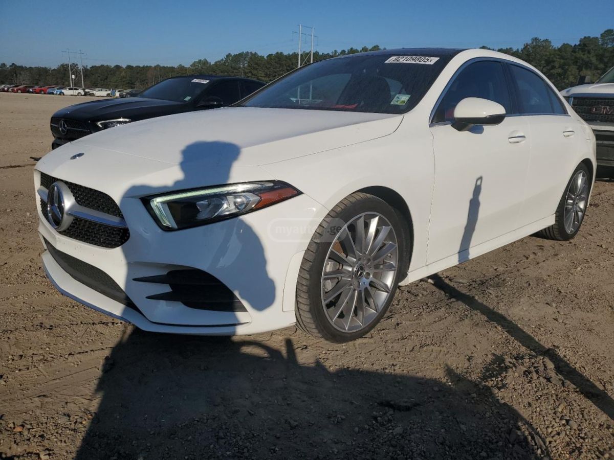 Mercedes-Benz A 220 2022 — миниатюра 1