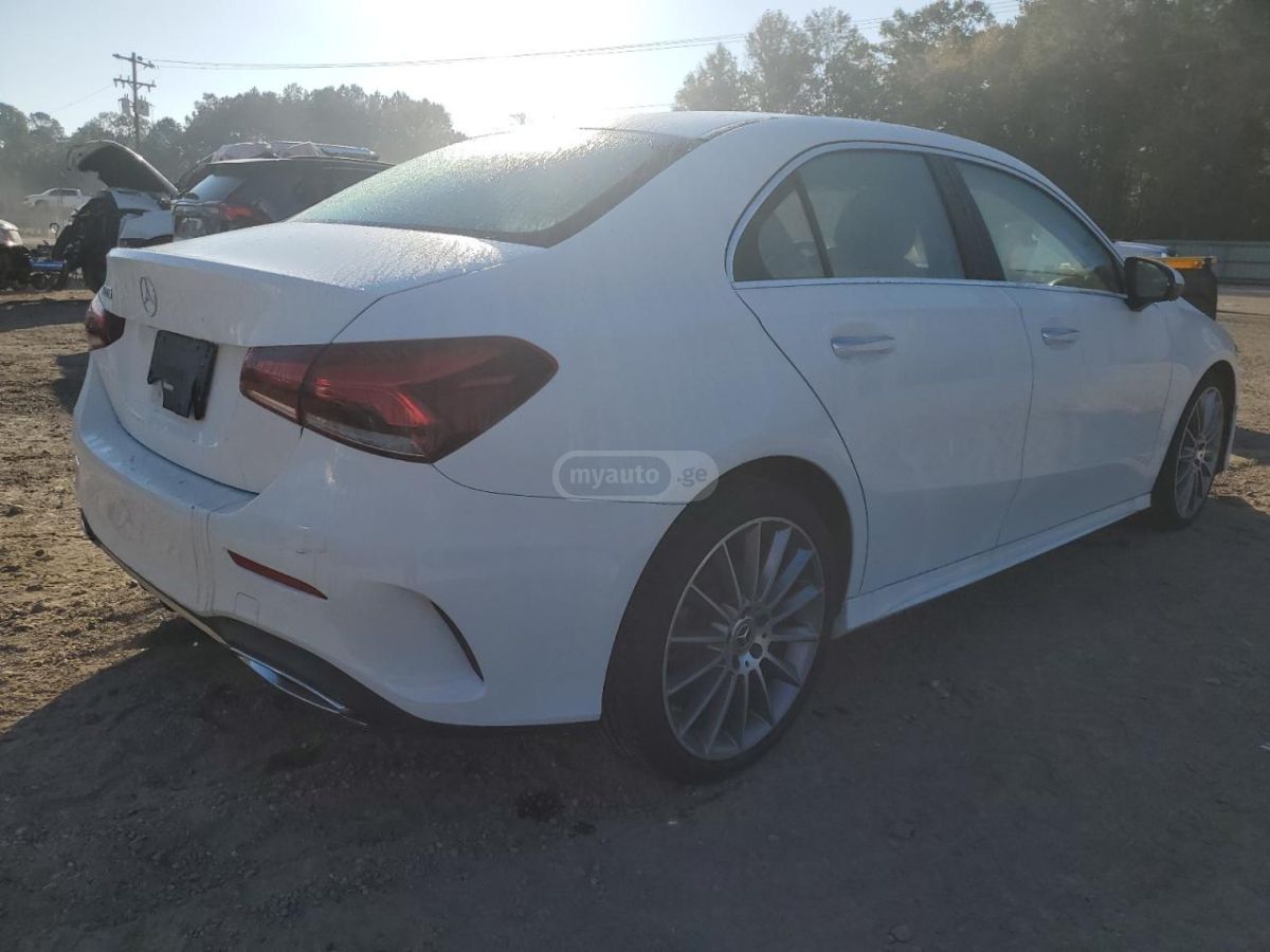 Mercedes-Benz A 220 2022 — миниатюра 3