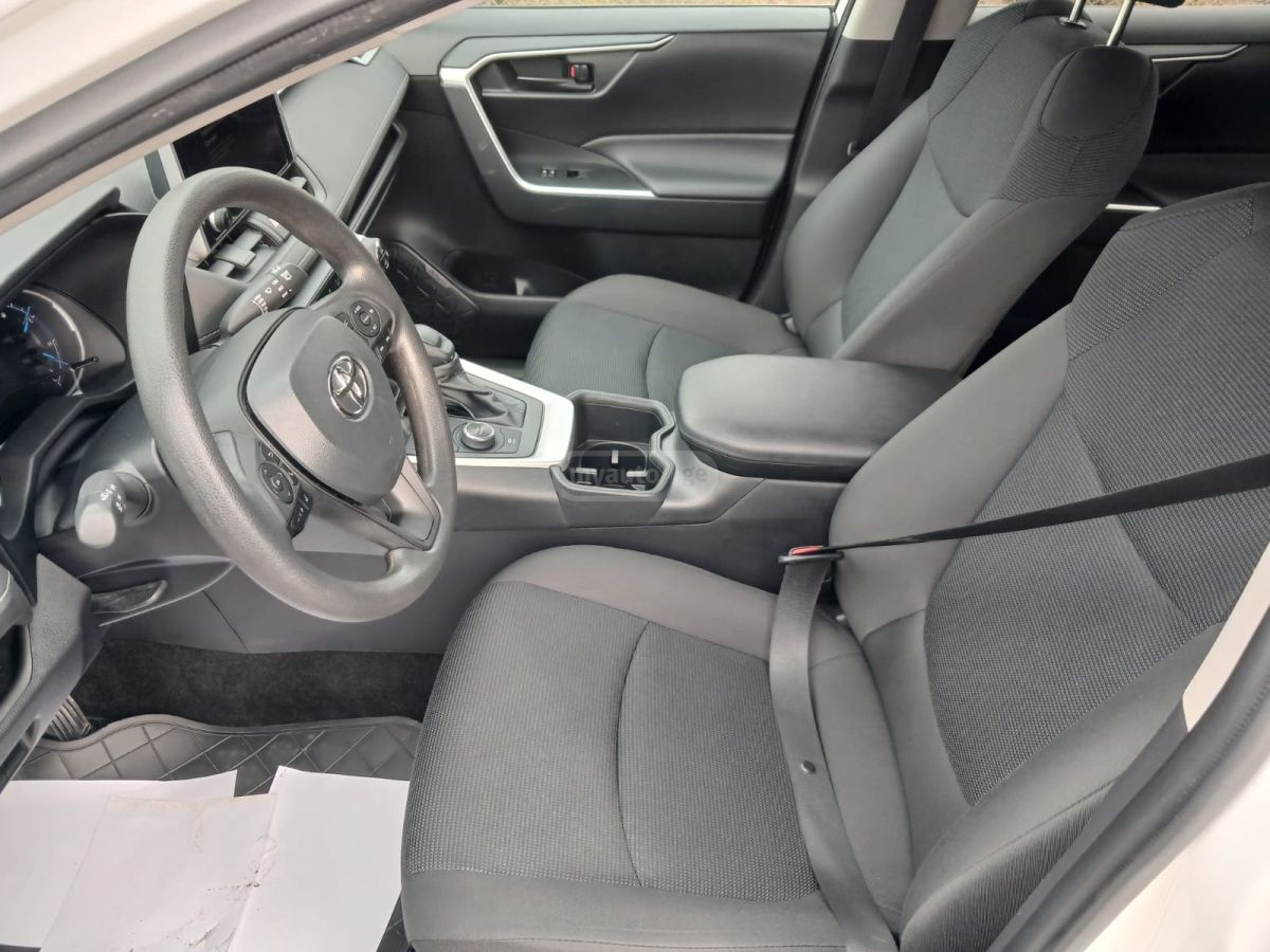 Toyota LE 4dr All-Wheel Drive Automat — миниатюра 4