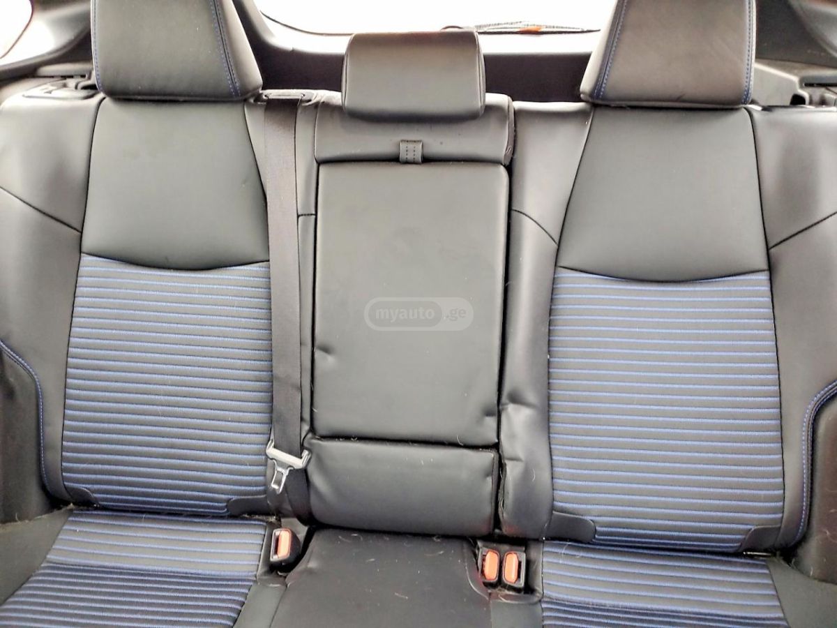 Toyota RAV 4 - фото 10