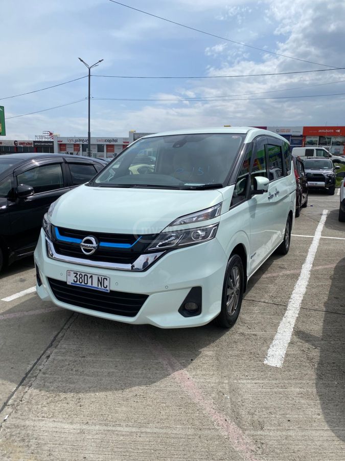 Nissan Serena - фото 1